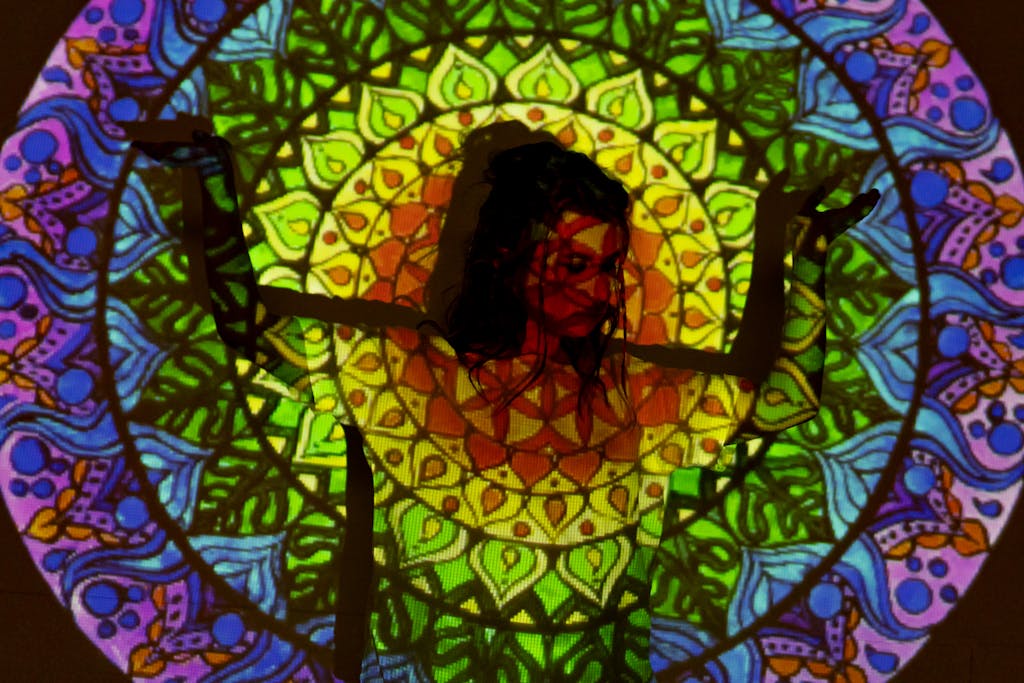 difference between a psychic and a medium