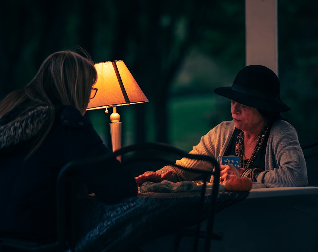 difference between a psychic and a medium