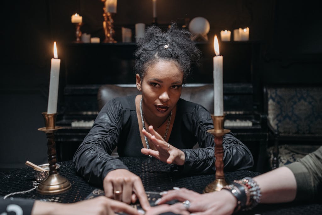 difference between a psychic and a medium