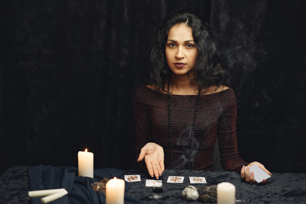 difference between a psychic and a medium
